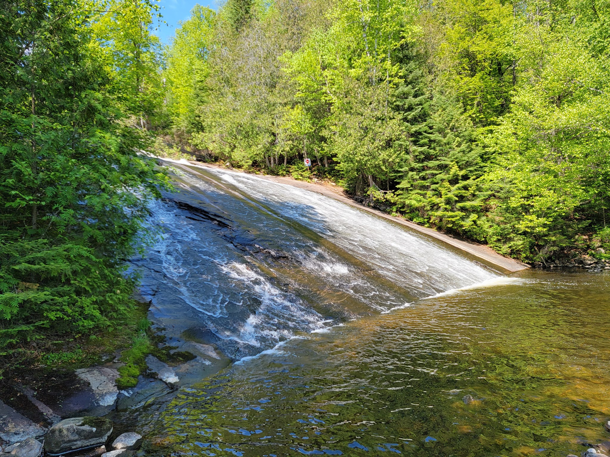 Randonnée à la chute Windigo et à l’Abri du Vent Dan en bottines