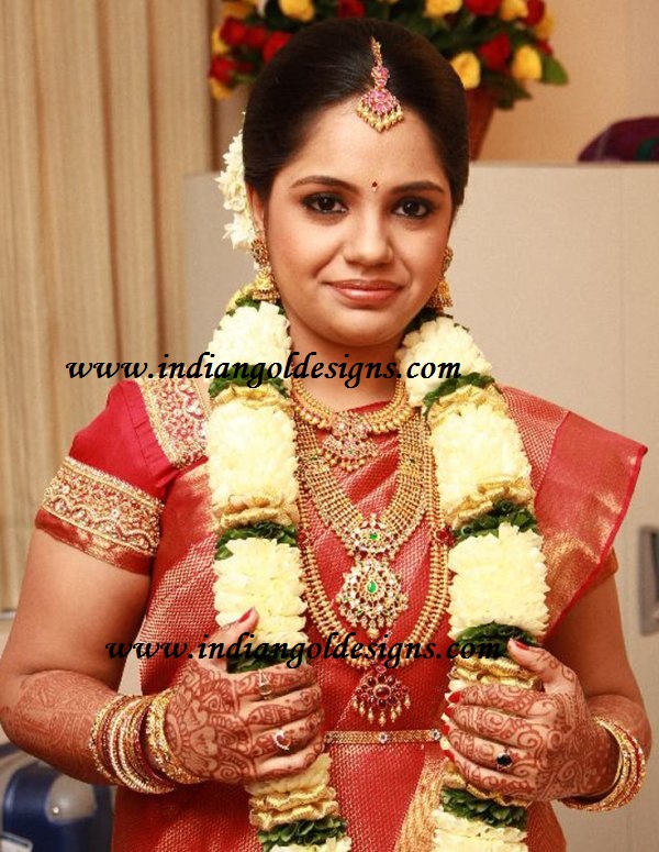 Gold and Diamond jewellery designs: south indian gold bridal jewellery