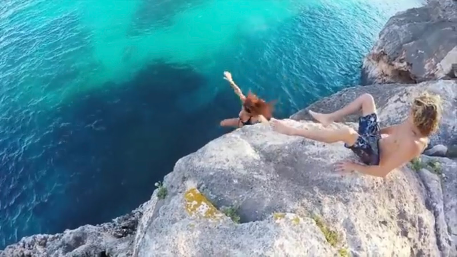 висит на скале. скинули со скалы. свадьба в горах. столкнуть с обрыва. перевернутые авто со скалы.