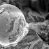 Será que alienígenas enviarão esta esfera de metal para semear a vida na Terra? A esfera microscópica foi encontrada a 16 quilômetros de altura, escorrendo lodo que pode conter microrganismos!