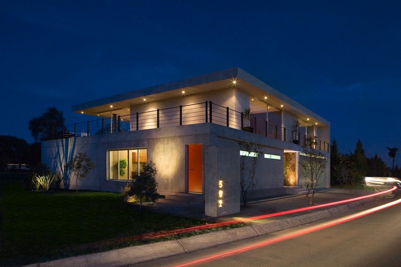 Hogares Frescos: Masiva Residencia de Hormigón y Cristal en México: Casa GP