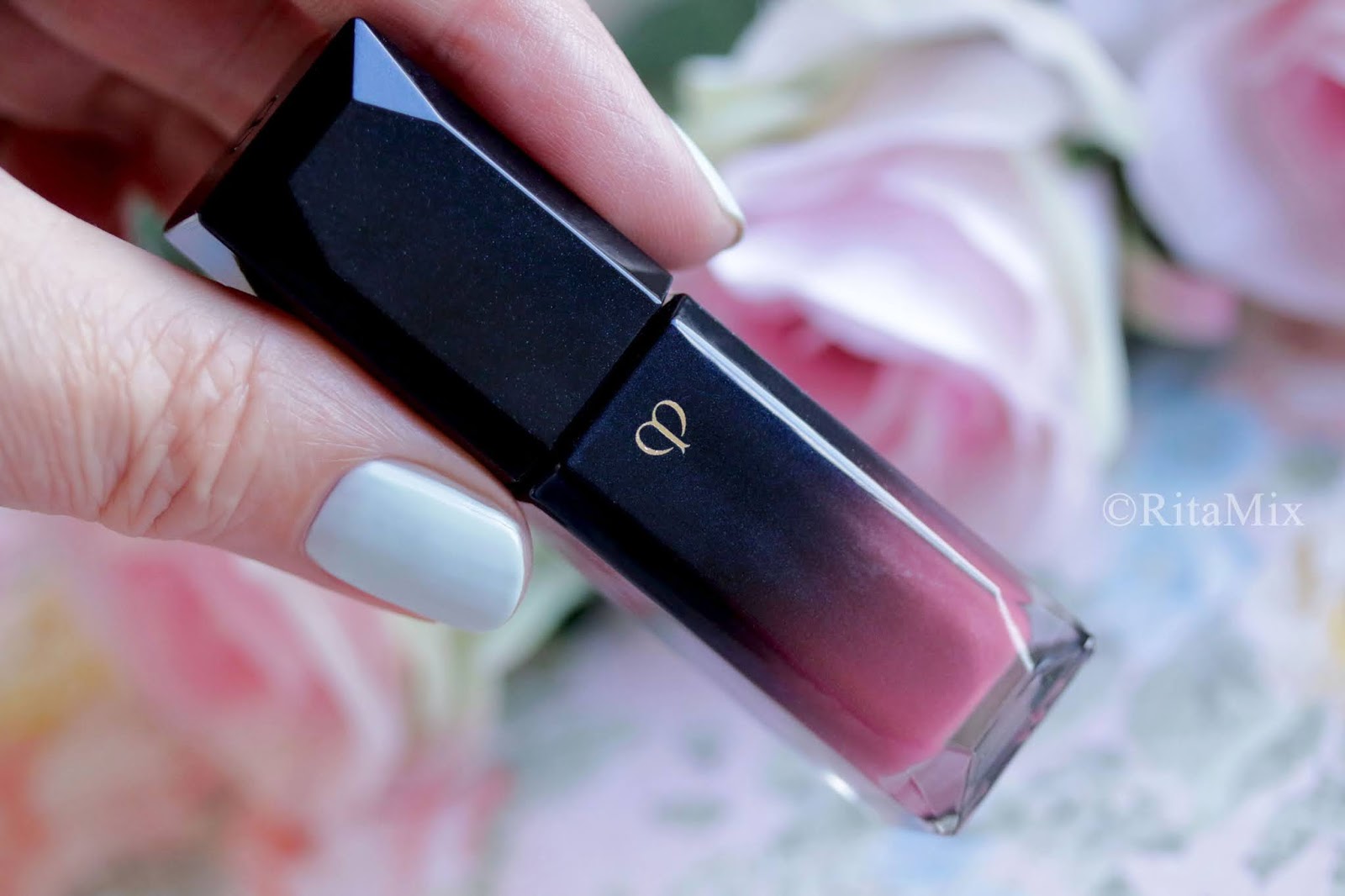 Cle de peau radiant liquid rouge shine свотчи. Cle de peau жидкая помада 1. Cle de peau radiant liquid rouge matte 103 свотчи. Cle de peau помада silk kimono. Cle de peau beaute помада.