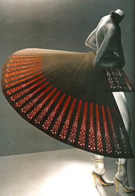 Alexander McQueen - Spring Summer 1999 - Wood fan skirt  