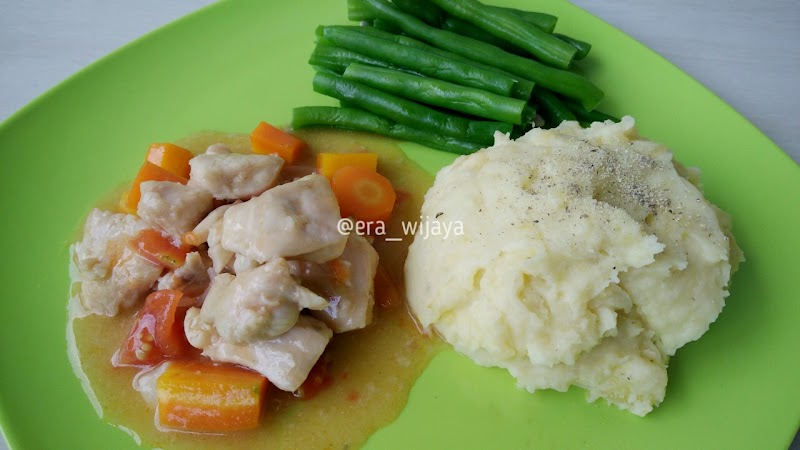 Resep : Chicken Stew with Mashed Potato Enak Anti Gagal