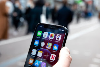 5 g smartphone in a hand