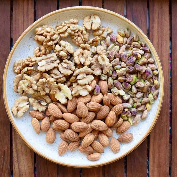 is eating mixed nuts everyday bad