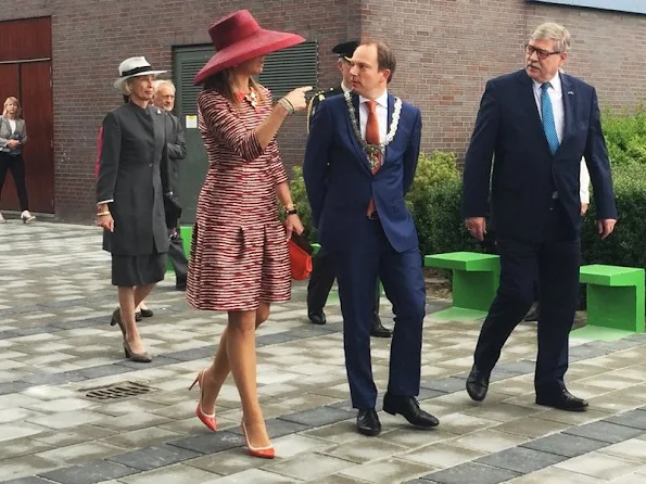 Queen Maxima during the start of the nationwide activities week ‘Kansen krijgen, Kansen pakken. Queen Maxima Natan Dress, Natan Pumps