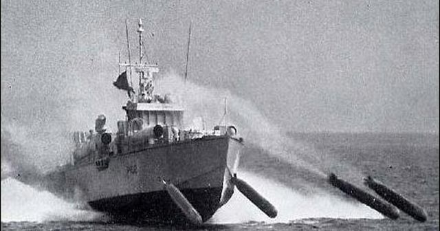 Royal Navy Dark Class boat firing torpedoes worldwartwo.filminspector.com