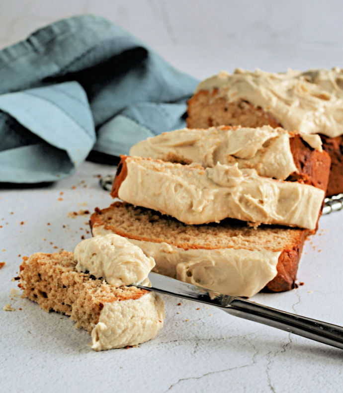 Recipe for a honey cake with cinnamon, ginger and nutmeg. Topped with a sweet tahini cream cheese frosting.