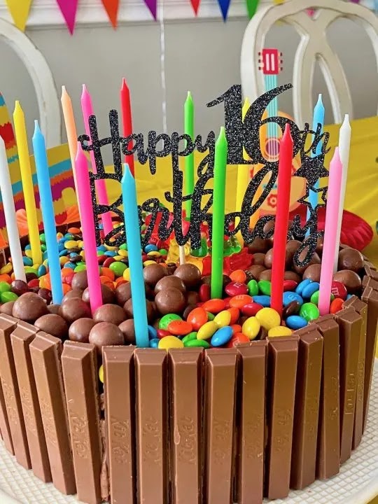 Kit Kat Cake