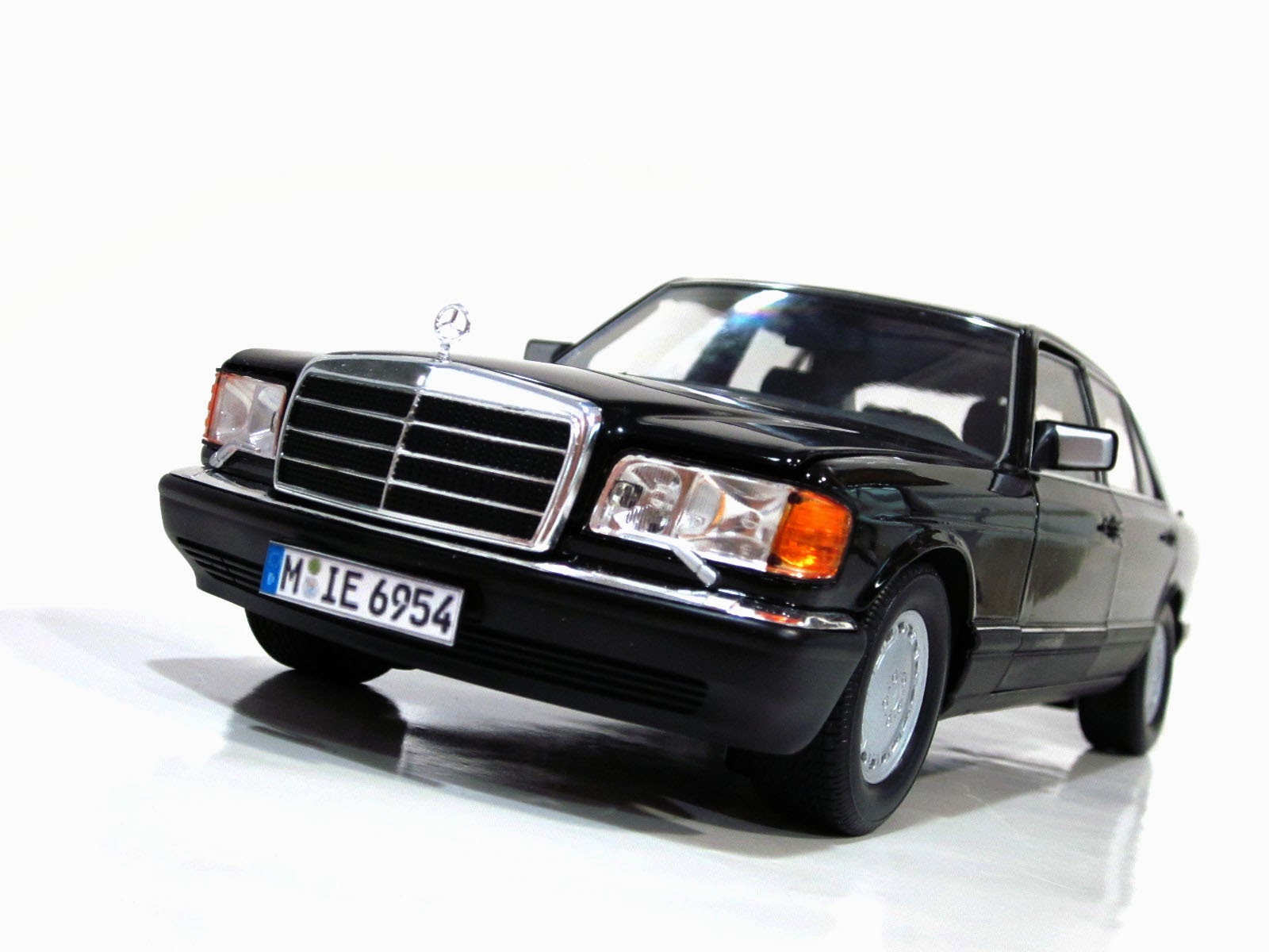 Mercedes-Benz 560 SEL W126 '85 - Norev