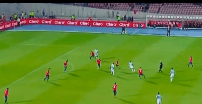 어제자 메시 어그로 끄는 모습.gif | 인스티즈