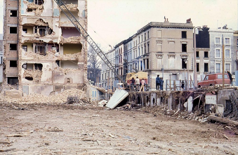 40 Fabulous Demolition Photographs of 1974 Show How Much Notting Hill