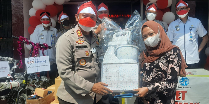 Meriah HUT ke76 RI, Samsat Lampra Bagi-bagi Ratusan Doorprize