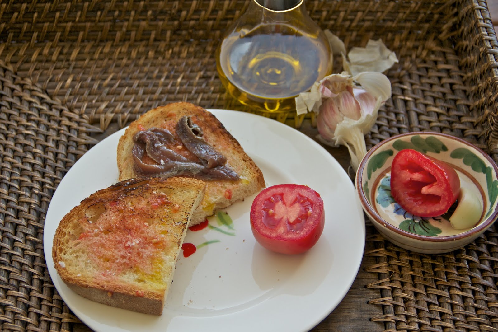 freshfromevaskitchen: Spanish Tapas - Tomato Bread and Chocolate Bread