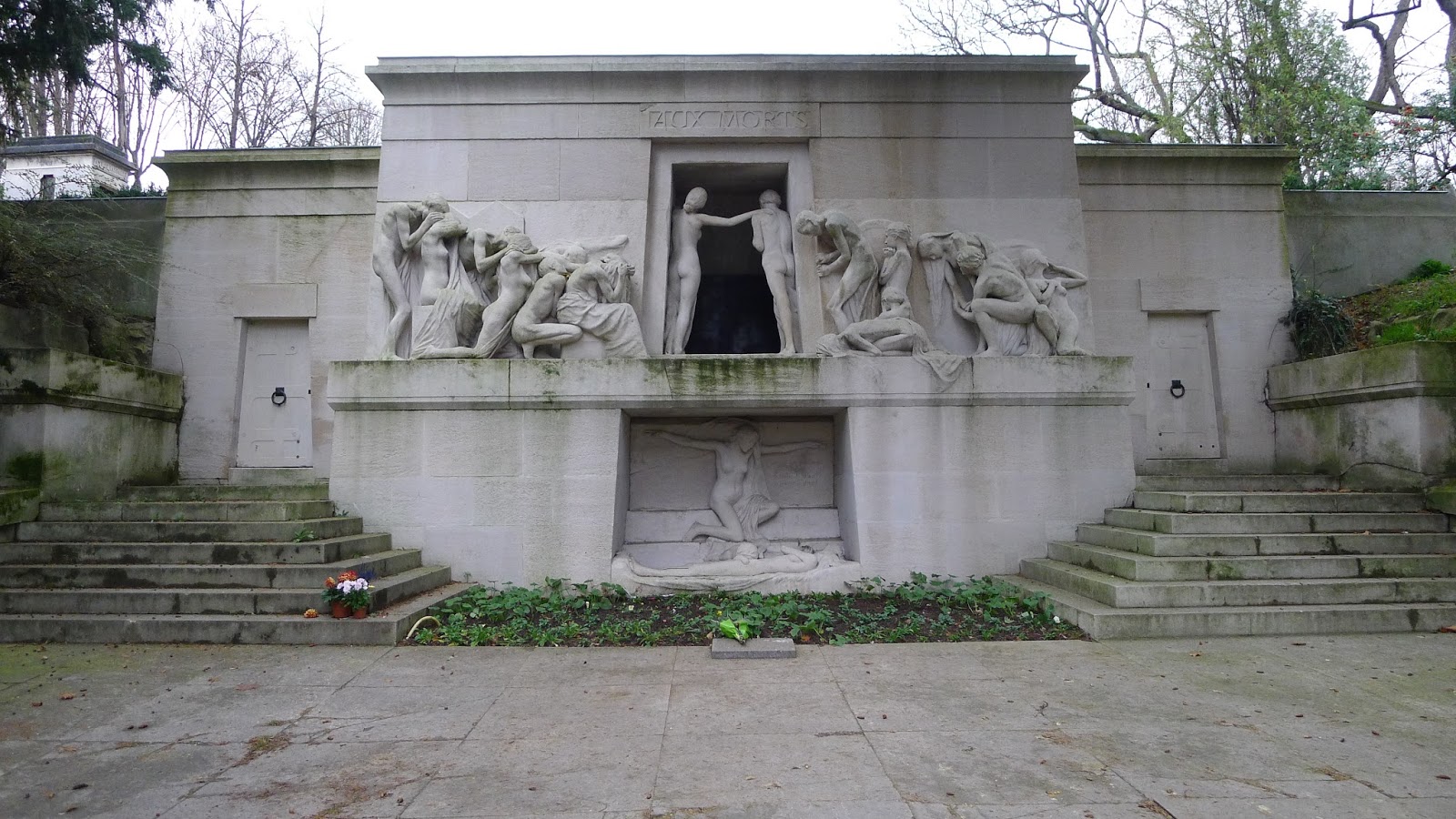 Могила шопена в париже