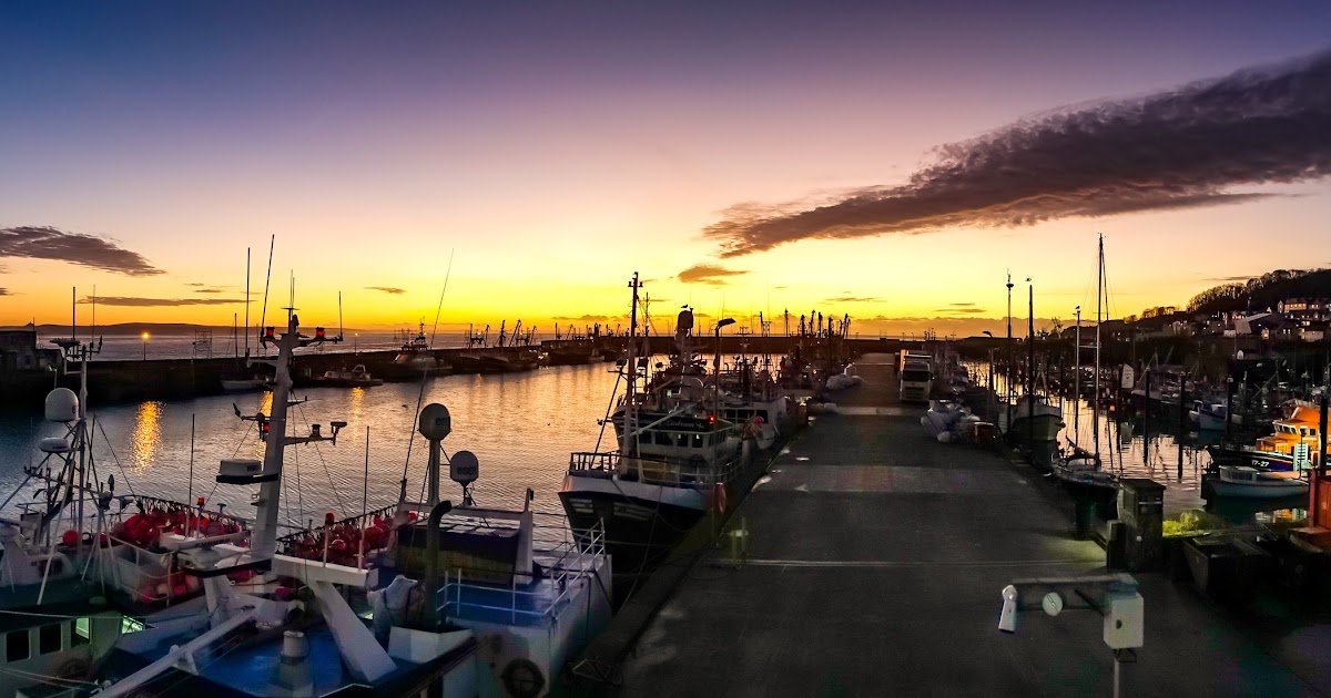 Through the Gaps! Newlyn Fishing News Christmas day in Newlyn