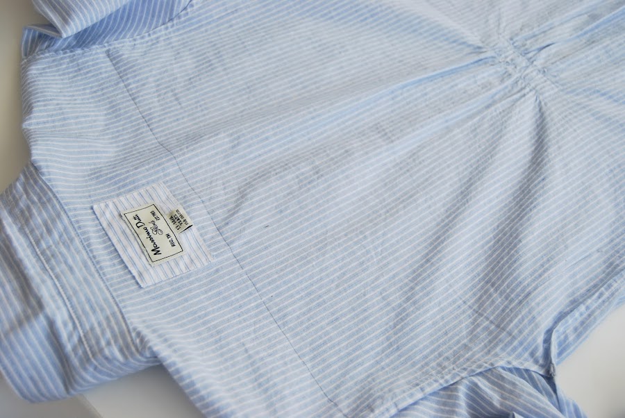 cojín hecho con una camisa