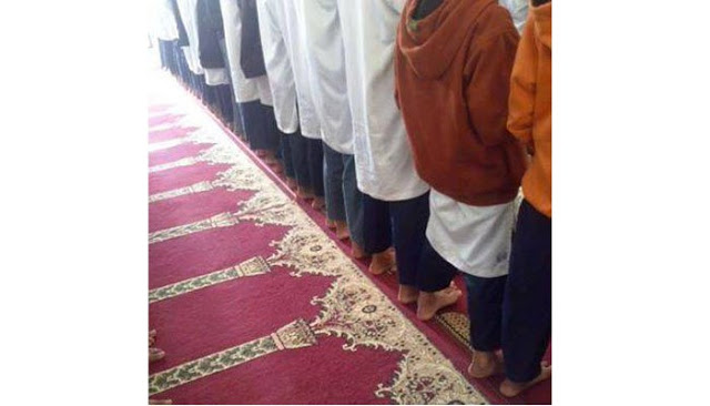 Astagfirullahaladzim, Shaf Shalat Tidak Lurus, Ini Dampak Yang