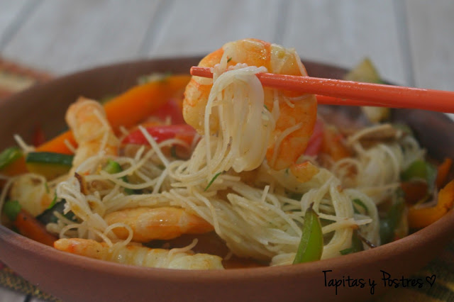 Fideos De Arroz Con Verduras Y Gambas