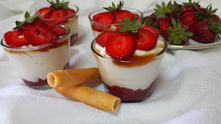 COCINA F脕CIL: Vasitos de queso cremoso con mermelada