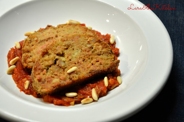 polpettone di carne e salsina di pomodoro ai funghi secchi