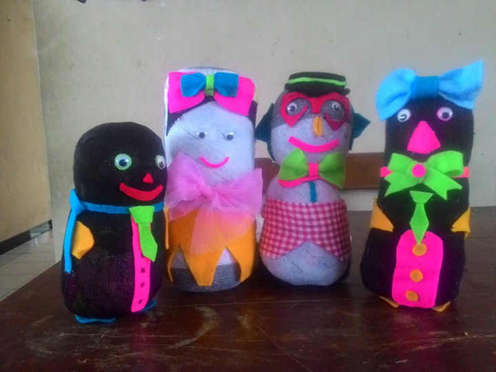 Berbagi Inspirasi MEMBUAT BONEKA DARI KAOS KAKI BEKAS