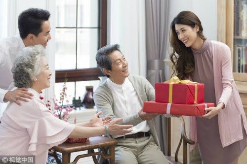 Con gái kết hôn, ông bố phát hiện con rể mới là con mình Con gái kết hôn, ông bố phát hiện con rể mới là con mình
