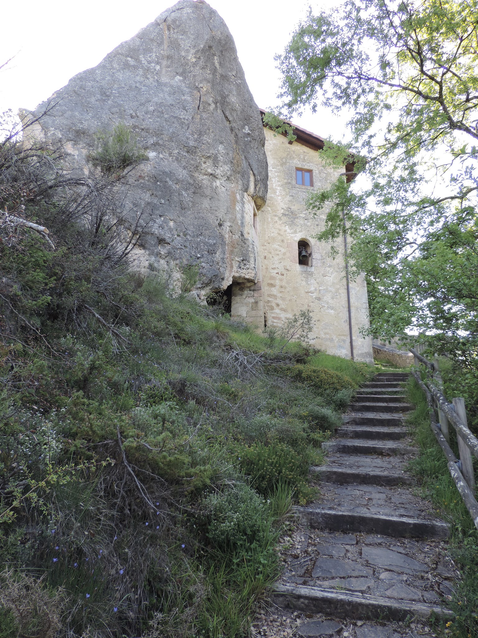 ARABAKO ERROMANIKOA * EL ROMÁNICO EN ÁLAVA NUESTRA SEÑORA DE LA PEÑA