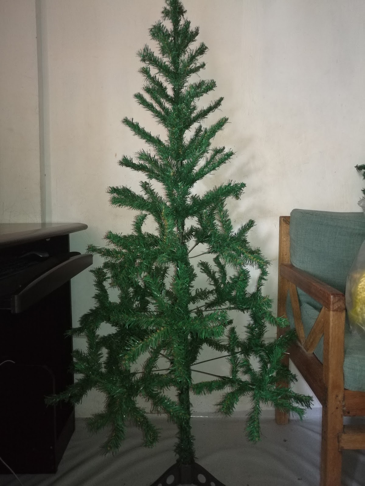 mom's reverie How to Make a Christmas Tree Look Fuller
