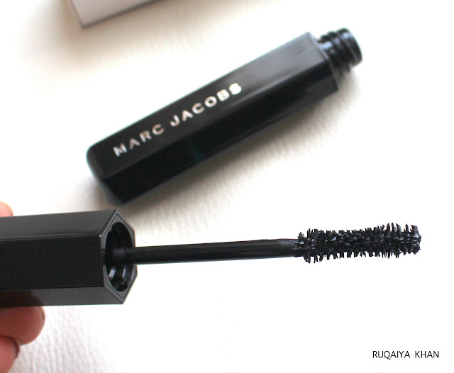 MARC JACOBS Velvet Noir Mascara Review and Swatches