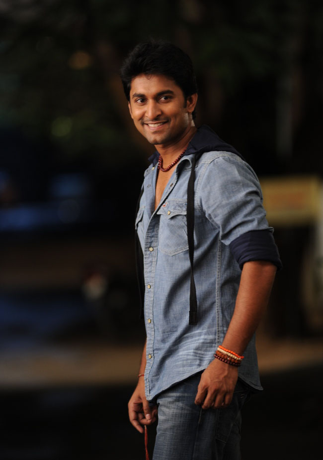 Naan Ee Movie Stills - Wallwoods