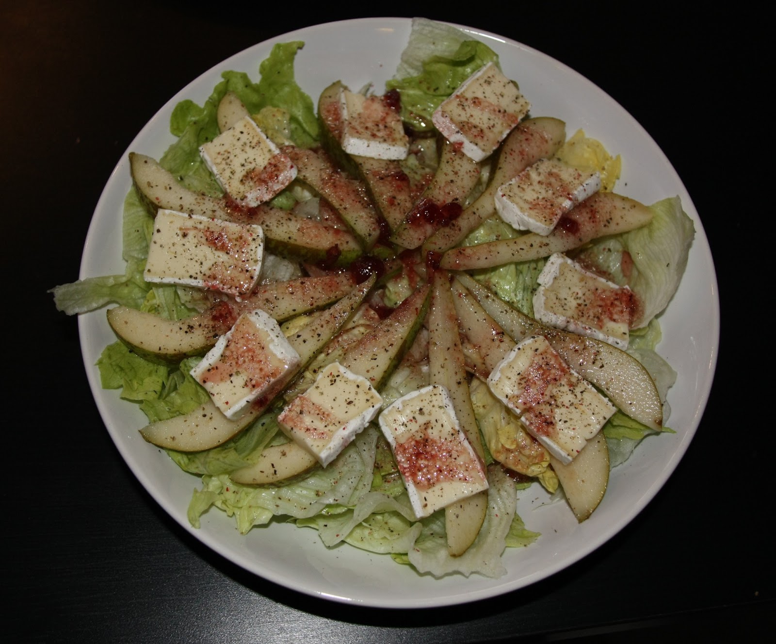 lifestyle.health.food: Salat mit Birnen und Camembert