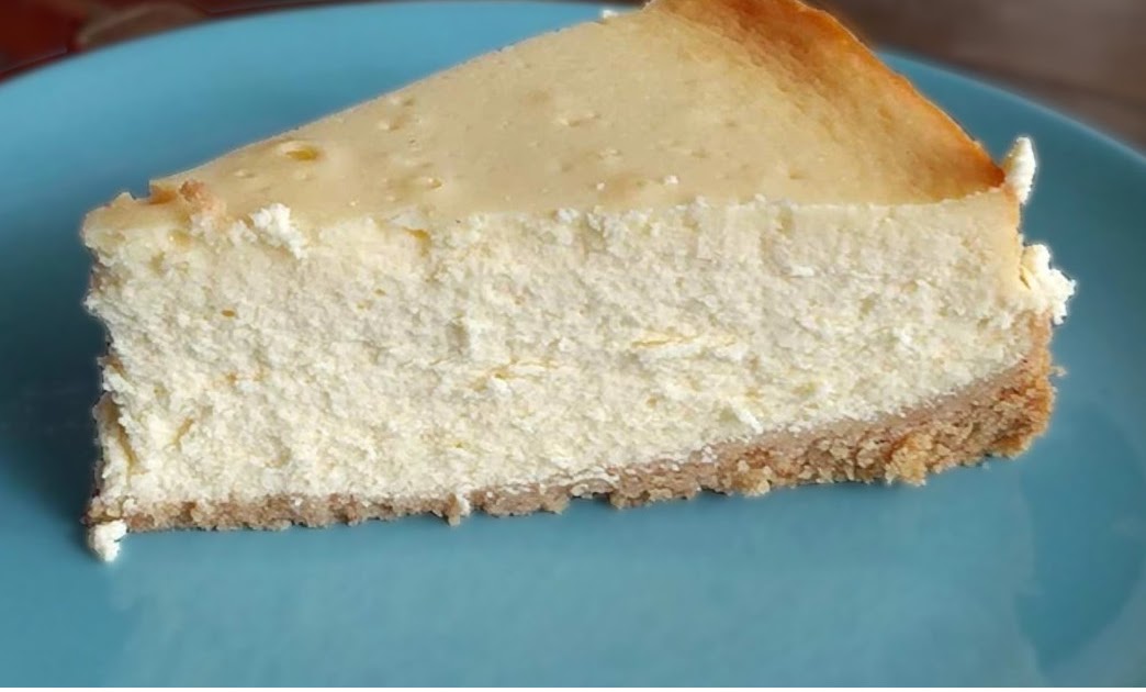 Creamy and Fluffy New York Cheesecake
