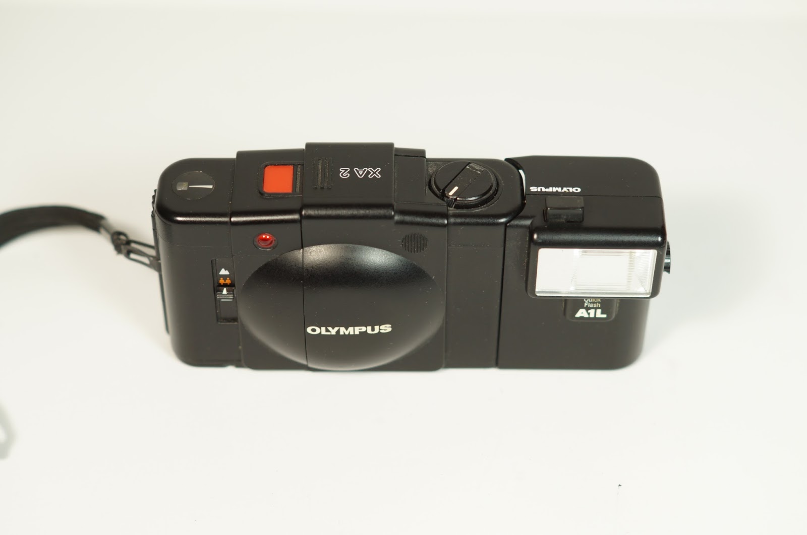 Olympus XA2 35mm Film Camera with A1L Quick Flash Graphic Trip