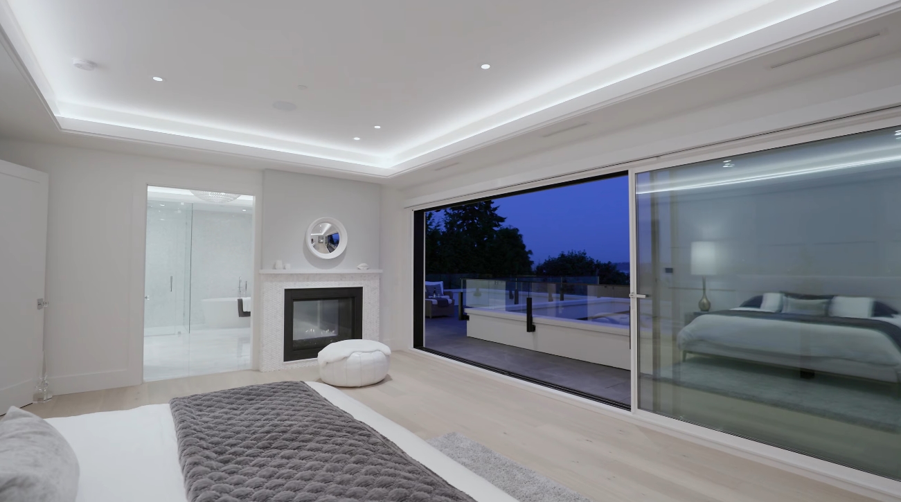 74 Photos vs. Luxury Contemporary Home In West Vancouver Interior Design Tour