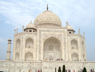 example descriptive text tentang Tajmahal