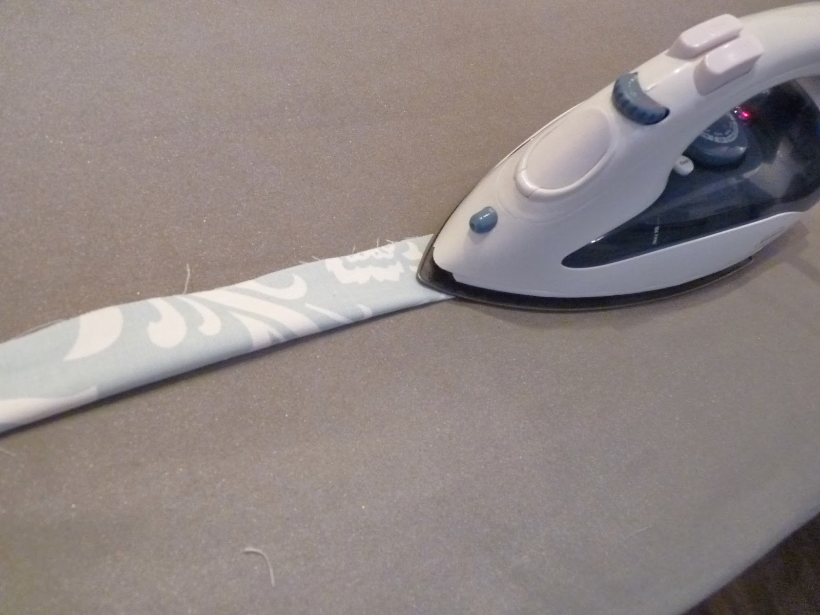 d i y d e s i g n How To Sew A Custom BolsterCushion Cover