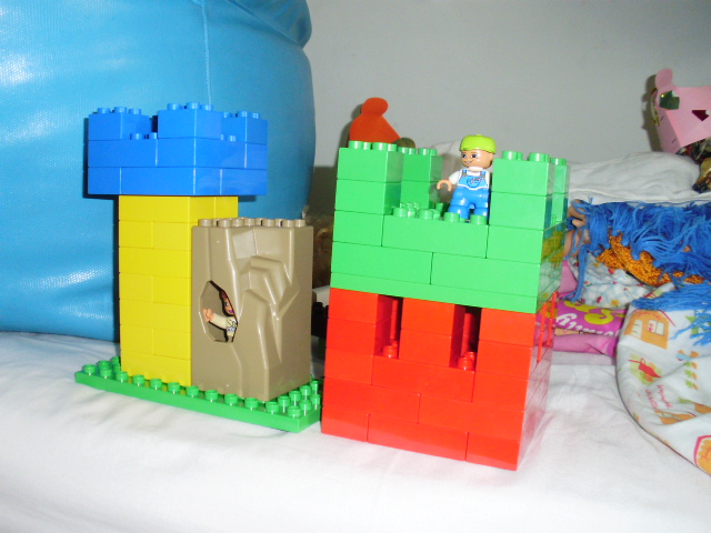 MOCs de castelos feitos de LEGO Duplo