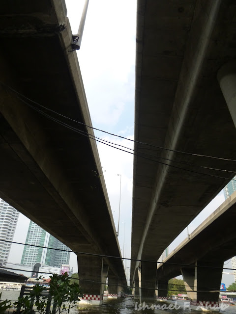 Krung Thonburi Road crossing the Chao Phraya River