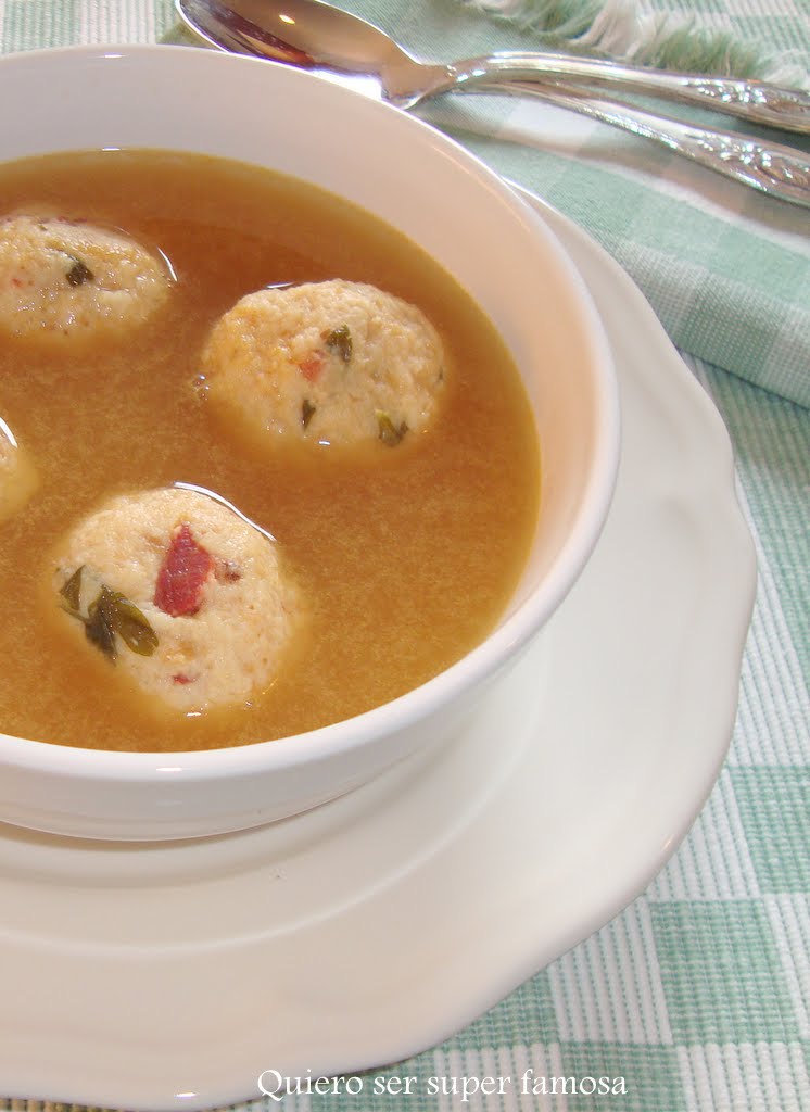  Sopa de pelotas de Carnaval con queso de Tronchón