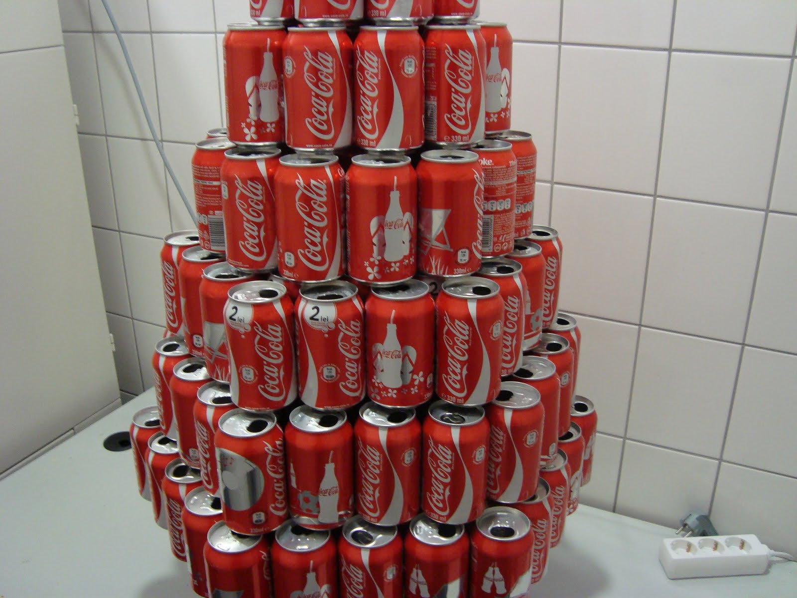 Oh look! A soda can Christmas tree The finished Coke can Christmas tree
