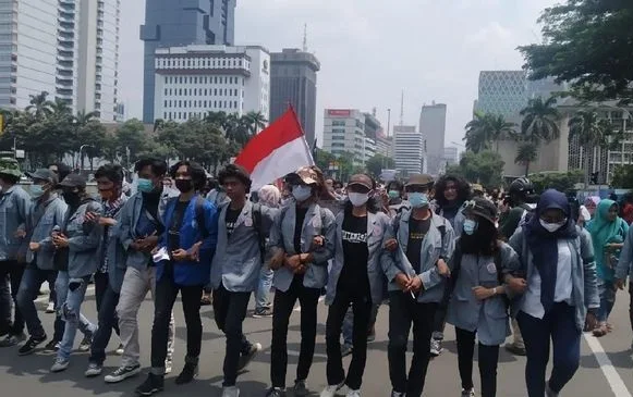 Gabung BEM SI, Mahasiswa Jogja & Solo Patungan Sewa Bus ke Jakarta Demo KPK