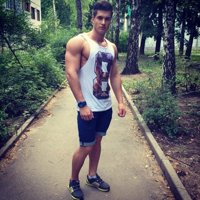 fit-muscle-foreign-young-russian-hunky-dude-aleks-kalmykov-picture