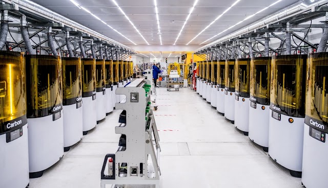 Adidas y Carbon abordan la escasez de equipos de seguridad médica con innovación 3D