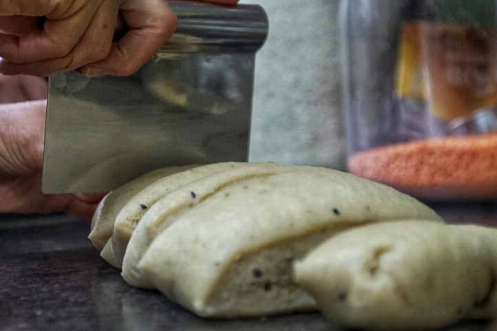 How to make sweet date cookies from Iraq