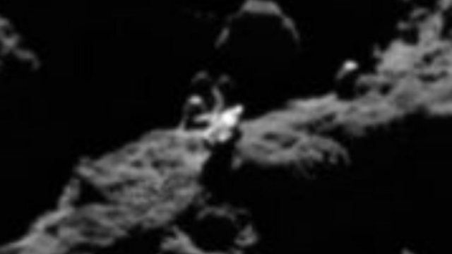 Close-up-of-the-Alien-Spaceship-on-the-comet.