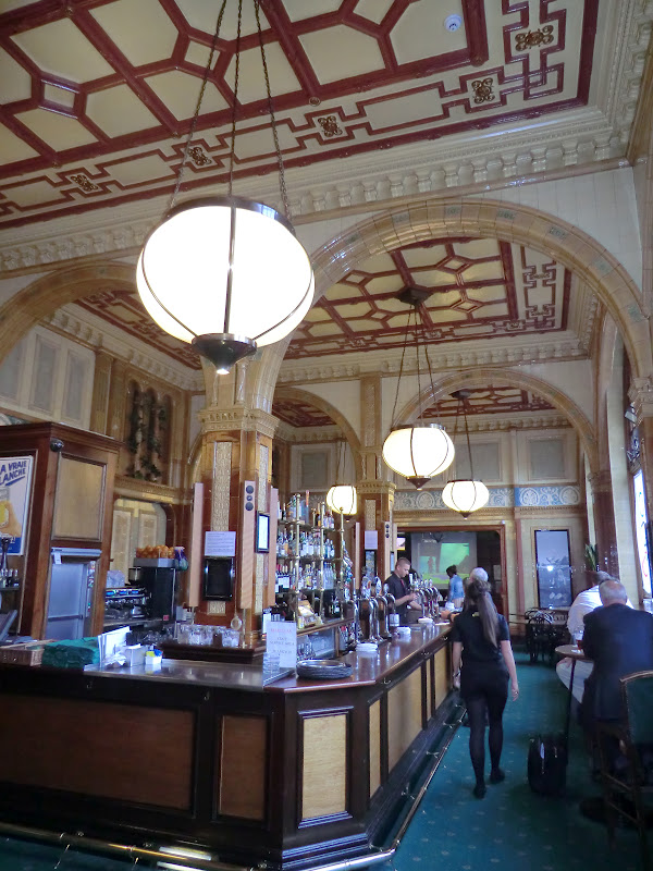 A nave do bom gosto Tiles Cafe Bar....