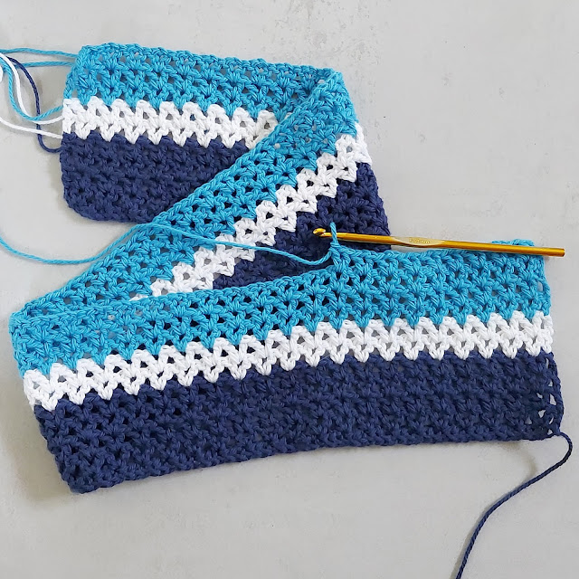 See the start of a zingy crochet V-Stitch Baby Blanket