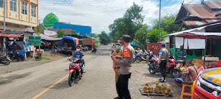 Kapolsek Cendana Polres Enrekang Pimpin Langsung Oprasi Yustisi Di Pasar Kabere Ini Yang Di Lakukan